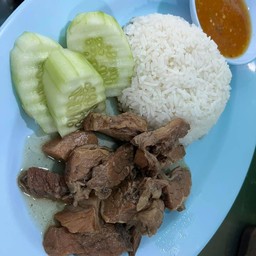 ข้าวราดเนื้อตุ๋น
