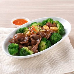 เนื้อสันผัดน้ำมันหอยเจี๋ยนบร็อคโคลี่