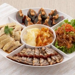 ออเดิร์ฟเย็น 4 อย่าง  (ไก่แช่เหล้า / หูหมูแก้ว / ไข่เยี่ยวม้า / ยำแมงกระพรุน)