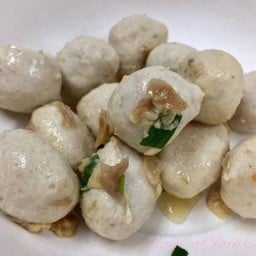 ลูกชิ้นลวกจิ้ม