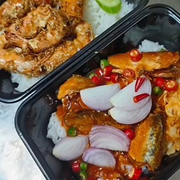 ข้าวยำปลากระป๋อง