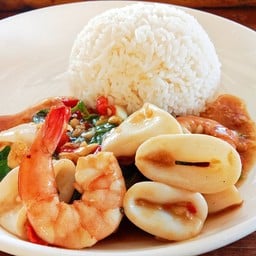 กะเพราทะเล ราดข้าว