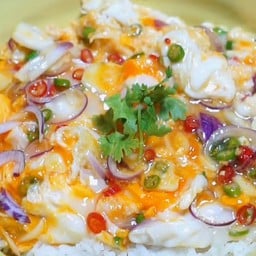 ข้าวไข่ขยี้ไส้กรอกพริกน้ำปลา