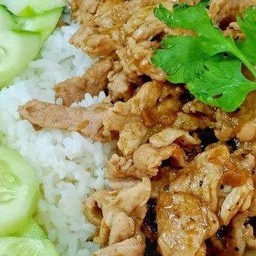 ข้าวหมูกระเทียม
