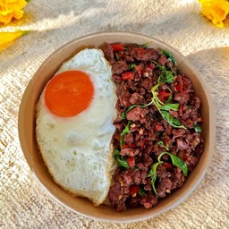 กะเพราเนื้อไข่ดาว