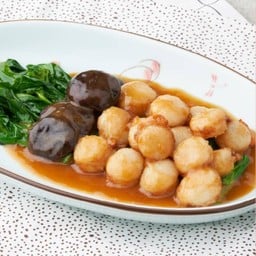 หอยเชลล์เจี๋ยนยอดผักเห็ดหอม