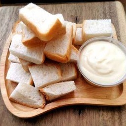 ปังนึ่งจิ้มนมข้น