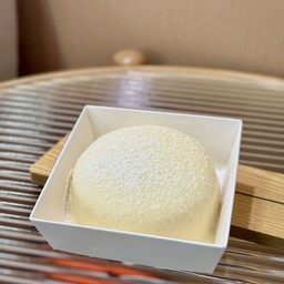 Hokkaido milk lava cake