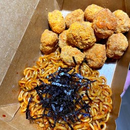 มาม่าเผ็ดเกาหลี+ไก่ป็อป 14ชิ้น  (ขายดี)