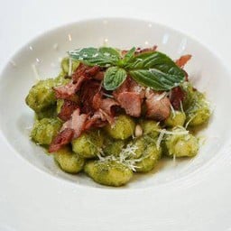 Gnocchi Pesto & Bacon