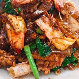 ผัดซีอิ้วพริกสด (เส้นใหญ่)