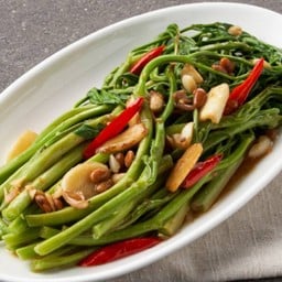 ผัดผักกระเฉดไฟแดง