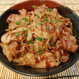 118 Buta Yakiniku Don ( ข้าวหมูผัดซอส )