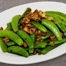 ถั่วลันเตาผัดหนำเลี๊ยบหมูสับ