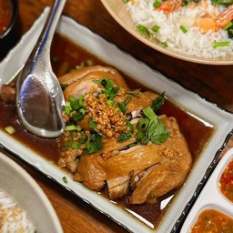 ไก่ต้มน้ำปลา (น่องติดสะโพก)