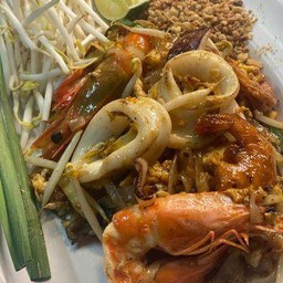 ผัดไทยกุ้ง+หมึก