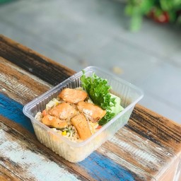 ข้าวผัดเด็ก_แซลมอนหนังกรอบ