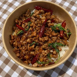 ข้าวกระเพราหมูพริกแห้ง(ไม่มีไข่)