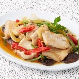 เนื้อปลากะพงผัดขึ้นฉ่ายเกี่ยมฉ่าย