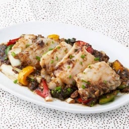 เนื้อปลากะพงผัดพริกไทยดำ