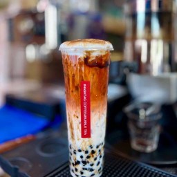 ชาไทย นมสด  : แก้วยีราฟ