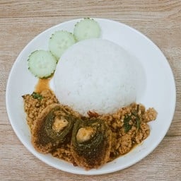 ข้่าวกะเพราหมูสับไข่เยี่ยวม้า