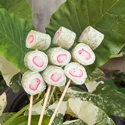 ปลาม้วนสาหร่ายใส้ปูอัด