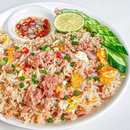 ข้าวผัดแหนมทรงเครื่อง