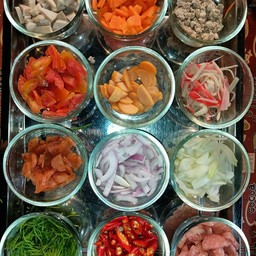 ข้าวไข่เจียว  2 ฟอง (เลือกใส่เครื่องเองได้ทุกอย่าง)