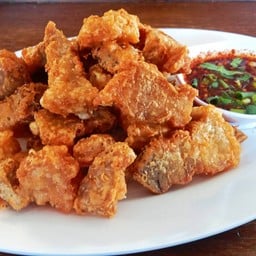 สามชั้นทอดน้ำปลา