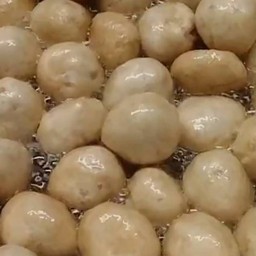 ลูกชิ้นเนื้ออย่างดีทอด