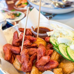 ลูกชิ้นไส้กรอกทอด