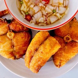 ปลาอินทรีย์แดดเดียวทอด