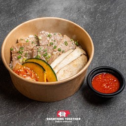 ข้าวหน้าสันคอหมูหมักซอสผลไม้