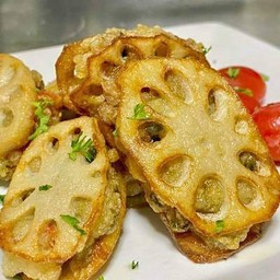 รากบัวทอดไส้หมู