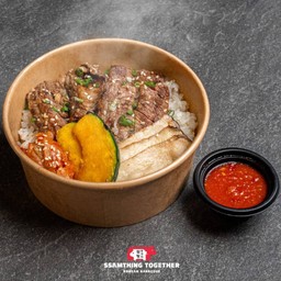 ข้าวหน้าเนื้อร่องซี่โครงหมักกระเทียม