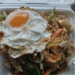 ข้าวผัดทะเลไข่ดาว