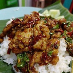 กระเพราหมูชิ้น
