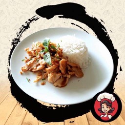 ข้าวราดหมูทอดกระเทียม