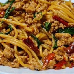 สปาเกตตี้กะเพราหมูสับ