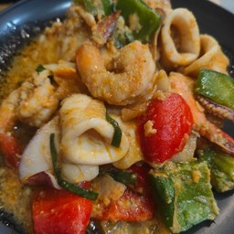 หมึก กุ้งผัดไข่เค็ม