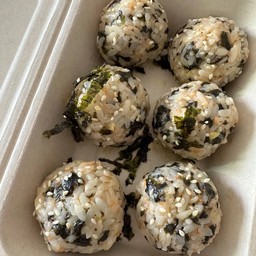 Fish roe rice ball
