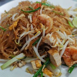 ผัดไทยกุ้งสด