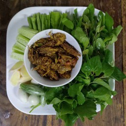 ไตปลาเเห้งกระปุก+ชุดผักสด