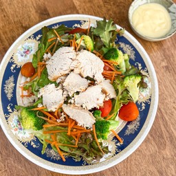 สลัดอกไก่ต้มน้ำปลา