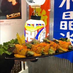 แซลมอนพันสลัดโรลซอสสไปซี่เมนไต