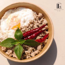 ข้าวหมูสับผัดน้ำปลา - ฟรี! ไข่ดาว