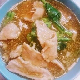 ราดหน้าหมู (ร้านราดหน้าปลาฉัตร)