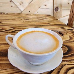 ชาไทยลาเต้ร้อน