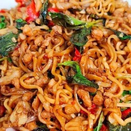 เส้นผัดกะเพรา